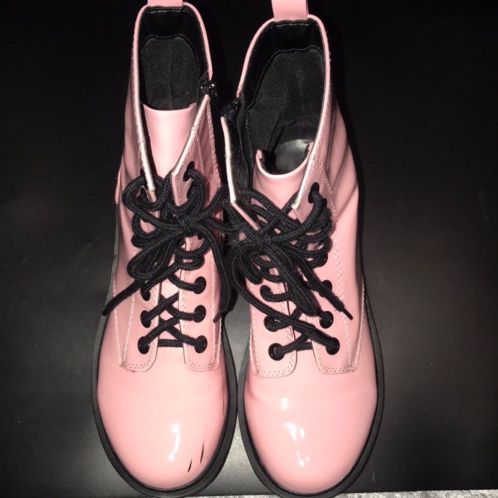 Worn just a few times Soda brand pink boot size 9